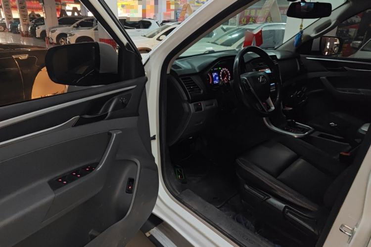 Used SAIC MAXUS T60 2017 2.8T Diesel Automatic 4x4 High-Ride Comfort Edition Standard Cabin China V Emission Standard Driver Seat