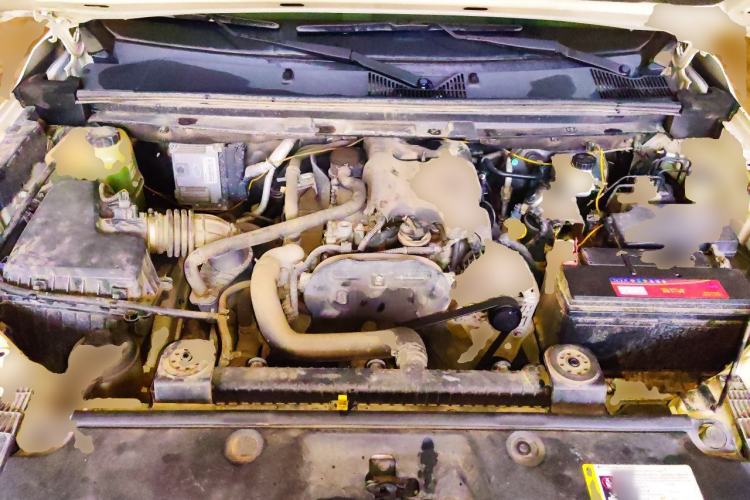 Used SAIC MAXUS T60 2017 2.8T Diesel Automatic 2WD High-Ride Elite Version Standard Cab China V Emission Standard Engine Bay
