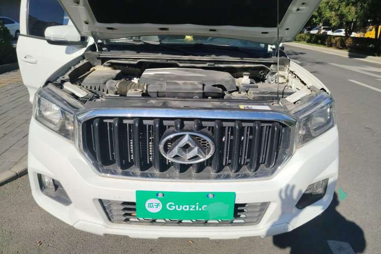 Used SAIC MAXUS T60 2017 2.0T Gasoline Automatic Two-Wheel Drive High-Ride Elite Standard Cabin Engine Bay