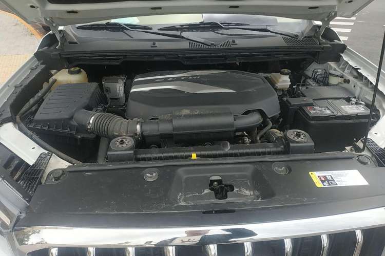 Used SAIC MAXUS T60 2017 2.0T Gasoline Automatic Two-Wheel Drive High-Ride Elite Standard Cabin Engine Bay