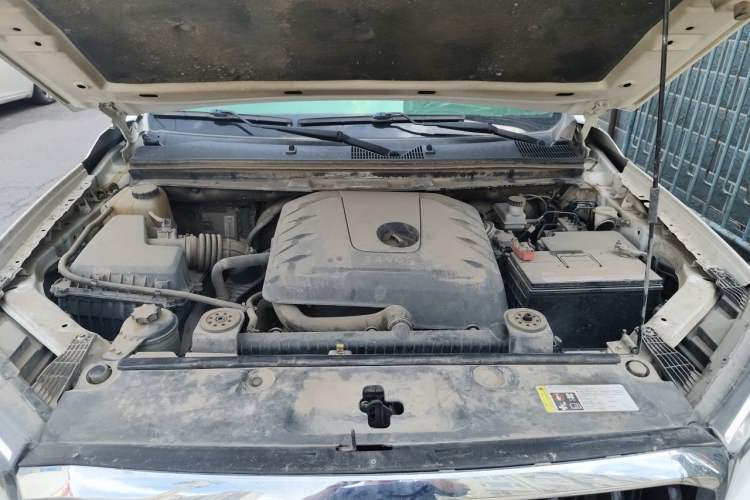 Used SAIC MAXUS T60 2017 2.8T Diesel Manual 4x4 High-Ride Elite Long-Body China V-Emission Standard Engine Bay