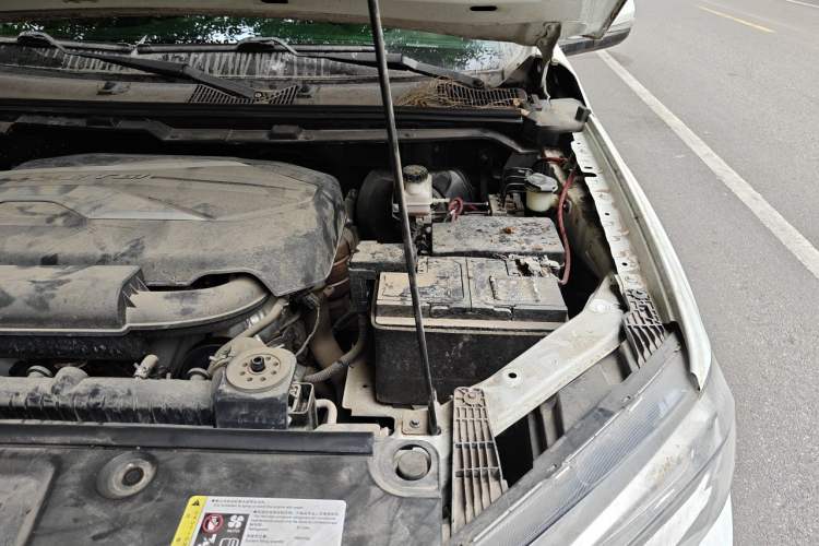 Used SAIC MAXUS T60 2017 2.0T Gasoline Automatic 4x4 High-Ride Elite Standard Cabin Engine Bay Left