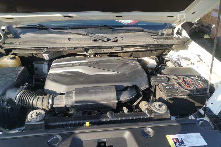 Used SAIC MAXUS T60 2017 2.0T Gasoline Automatic 4x4 High-Profile Luxury Standard Cab Engine Bay