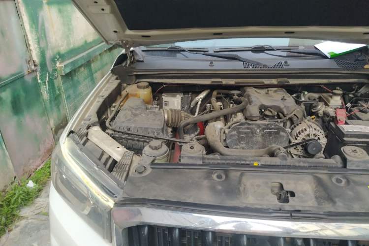 Used SAIC MAXUS T60 2017 2.8T Diesel Automatic 2WD High-Ride Comfort Plus Long-Body Emission Standard V Engine Bay Right