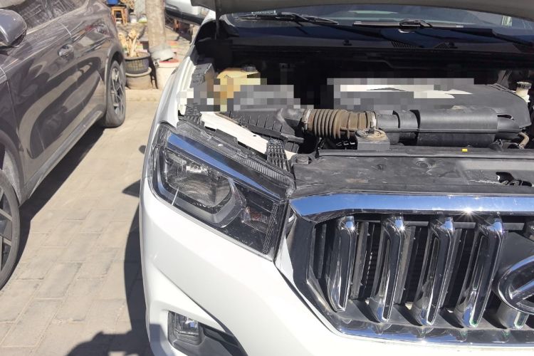 Used SAIC MAXUS T60 2017 2.0T Gasoline Automatic 4x4 High-Ride Elite Standard Cabin Engine Bay Right