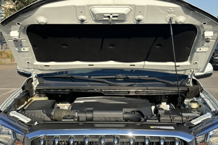 Used SAIC MAXUS T60 2017 2.0T Gasoline Automatic 4x4 High-Ride Elite Standard Cabin Engine Bay