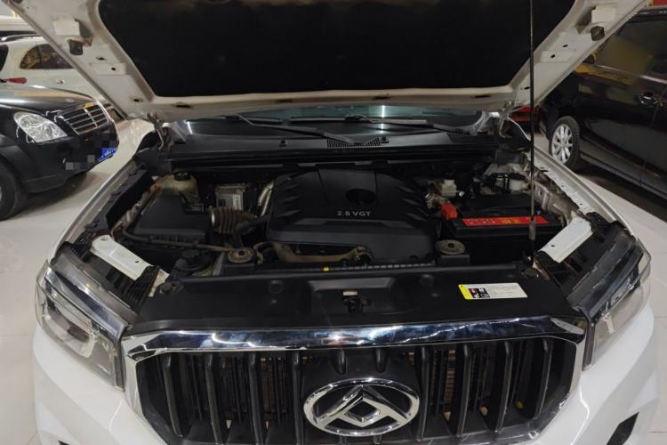 Used SAIC MAXUS T60 2017 2.8T Diesel Automatic 4x4 High-Ride Comfort Edition Standard Cabin China V Emission Standard Engine Bay