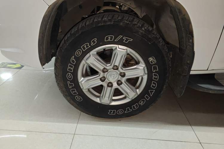 Used SAIC MAXUS T60 2017 2.8T Diesel Automatic 4x4 High-Ride Comfort Edition Standard Cabin China V Emission Standard Exterior 4