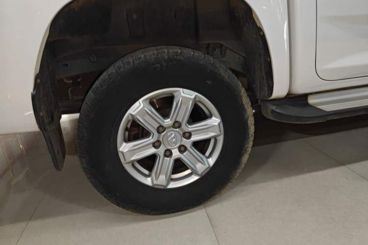 Used SAIC MAXUS T60 2017 2.8T Diesel Automatic 4x4 High-Ride Comfort Edition Standard Cabin China V Emission Standard Exterior 5