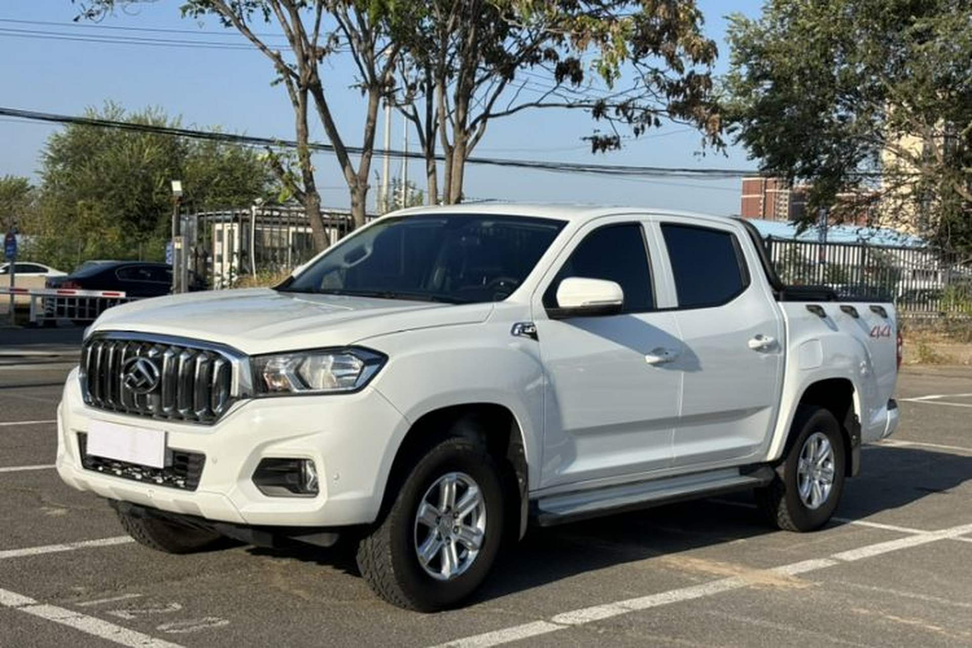 Used SAIC MAXUS T60 2017 2.0T Gasoline Automatic 4x4 High-Ride Elite Standard Cabin Front Left 45 Deg