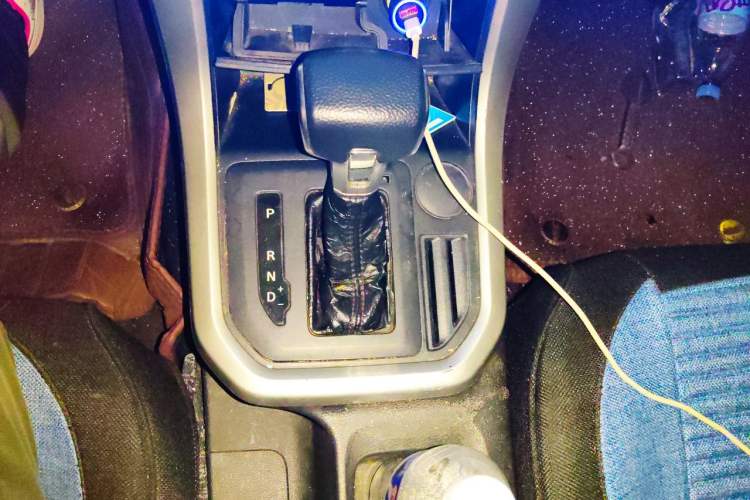 Used SAIC MAXUS T60 2017 2.8T Diesel Automatic 2WD High-Ride Elite Version Standard Cab China V Emission Standard Gear Lever