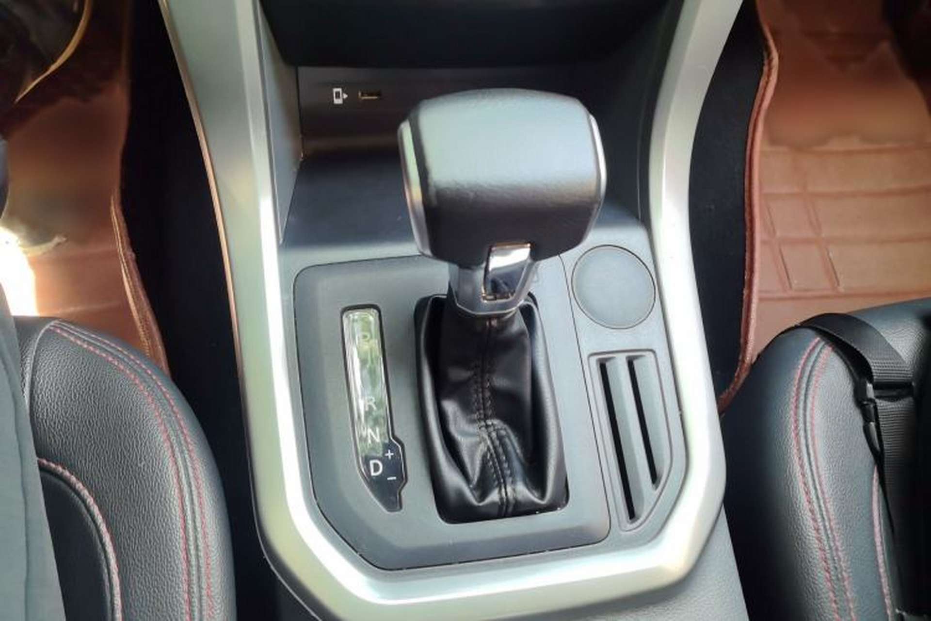 Used SAIC MAXUS T60 2017 2.0T Gasoline Automatic Two-Wheel Drive High-Ride Comfort-Grade Standard Cabin Gear Lever