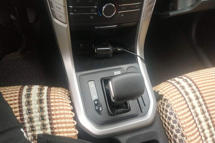 Used SAIC MAXUS T60 2017 2.0T Gasoline Automatic Two-Wheel Drive High-Ride Elite Standard Cabin Gear Lever