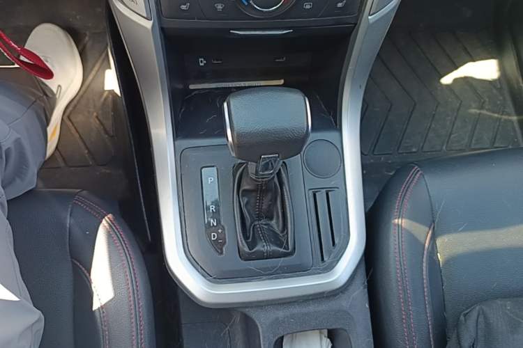 Used SAIC MAXUS T60 2017 2.0T Gasoline Automatic Two-Wheel Drive High-Ride Elite Standard Cabin Gear Lever