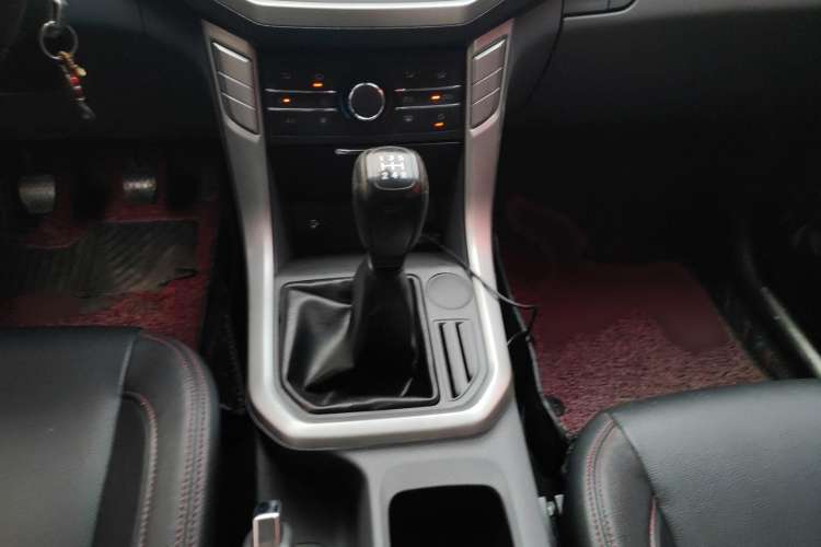 Used SAIC MAXUS T60 2017 2.4L Gasoline Manual Transmission Two-Wheel Drive Low-Profile Comfort Edition Standard Cabin Gear Lever