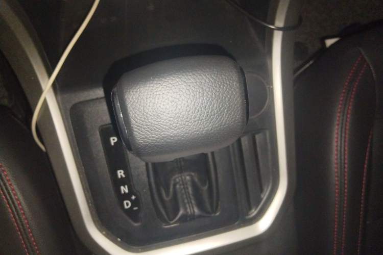 Used SAIC MAXUS T60 2017 2.0T Gasoline Automatic Two-Wheel Drive High-Ride Elite Standard Cabin Gear Lever