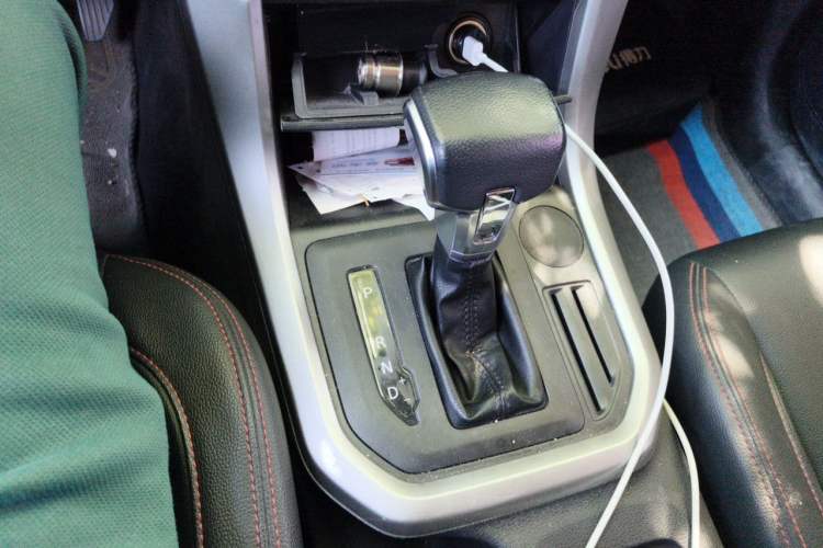 Used SAIC MAXUS T60 2017 2.0T Gasoline Automatic Two-Wheel Drive High-Ride Comfort-Grade Standard Cabin Gear Lever