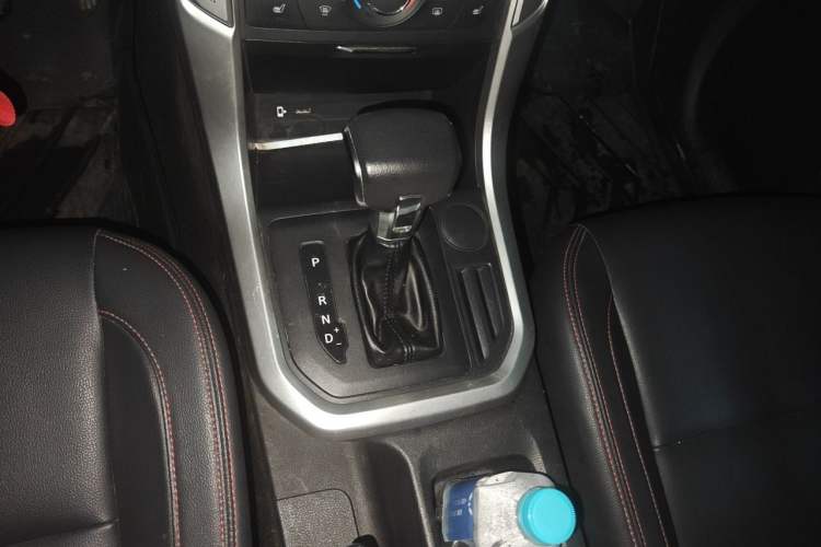Used SAIC MAXUS T60 2017 2.0T Gasoline Automatic Two-Wheel Drive High-Ride Elite Standard Cabin Gear Lever