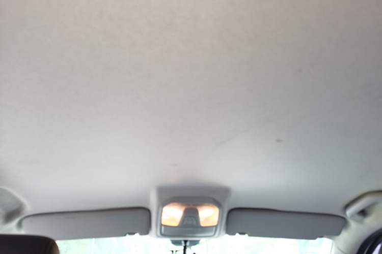 Used SAIC MAXUS T60 2017 2.8T Diesel Manual Two-Wheel Drive High-Ride Comfort Plus Long-Body Emission Standard V Headliner