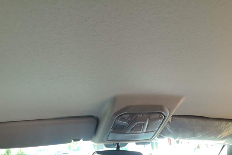 Used SAIC MAXUS T60 2017 2.0T Gasoline Automatic Two-Wheel Drive High-Ride Comfort-Grade Standard Cabin Headliner