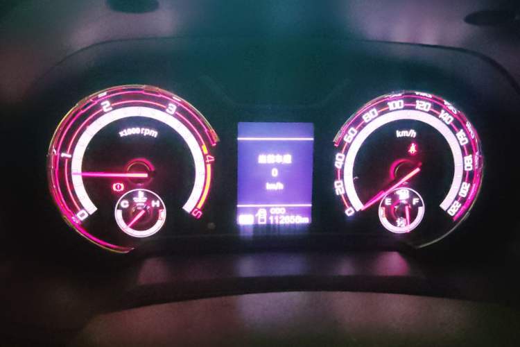 Used SAIC MAXUS T60 2017 2.8T Diesel Automatic 2WD High-Ride Elite Version Standard Cab China V Emission Standard Instrument Cluster