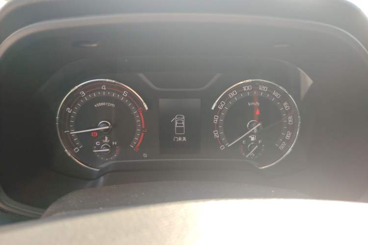 Used SAIC MAXUS T60 2017 2.0T Gasoline Automatic Two-Wheel Drive High-Ride Elite Standard Cabin Instrument Cluster