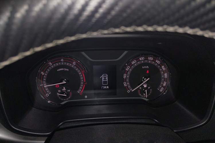Used SAIC MAXUS T60 2017 2.0T Gasoline Automatic Two-Wheel Drive High-Ride Elite Standard Cabin Instrument Cluster