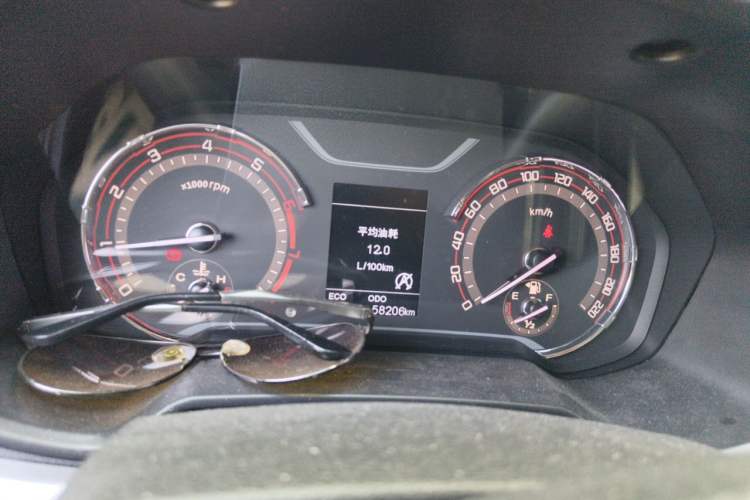 Used SAIC MAXUS T60 2017 2.0T Gasoline Automatic Two-Wheel Drive High-Ride Comfort-Grade Standard Cabin Instrument Cluster