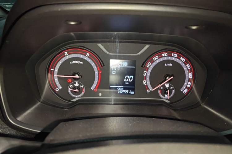 Used SAIC MAXUS T60 2017 2.8T Diesel Automatic 4x4 High-Ride Comfort Edition Standard Cabin China V Emission Standard Instrument Cluster