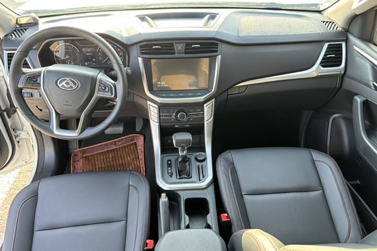 Used SAIC MAXUS T60 2017 2.0T Gasoline Automatic 4x4 High-Ride Elite Standard Cabin Interior 1