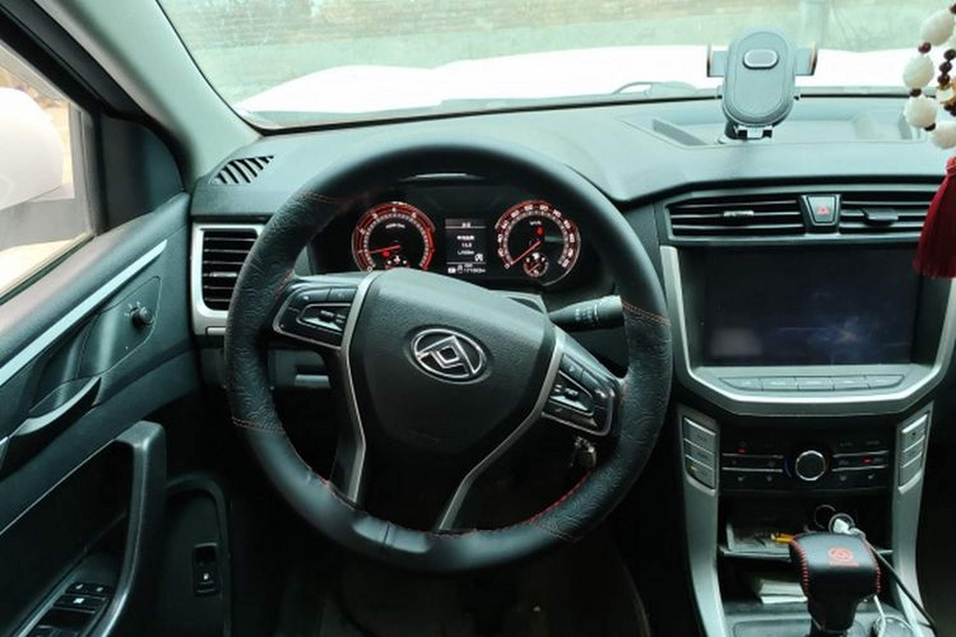 Used SAIC MAXUS T60 2017 2.0T Gasoline Automatic 4x4 High-Ride Elite Standard Cabin Interior 2