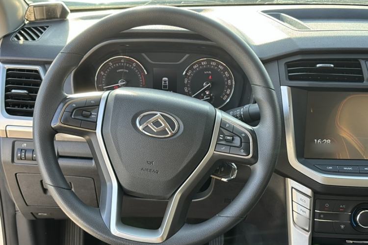 Used SAIC MAXUS T60 2017 2.0T Gasoline Automatic 4x4 High-Ride Elite Standard Cabin Interior 2