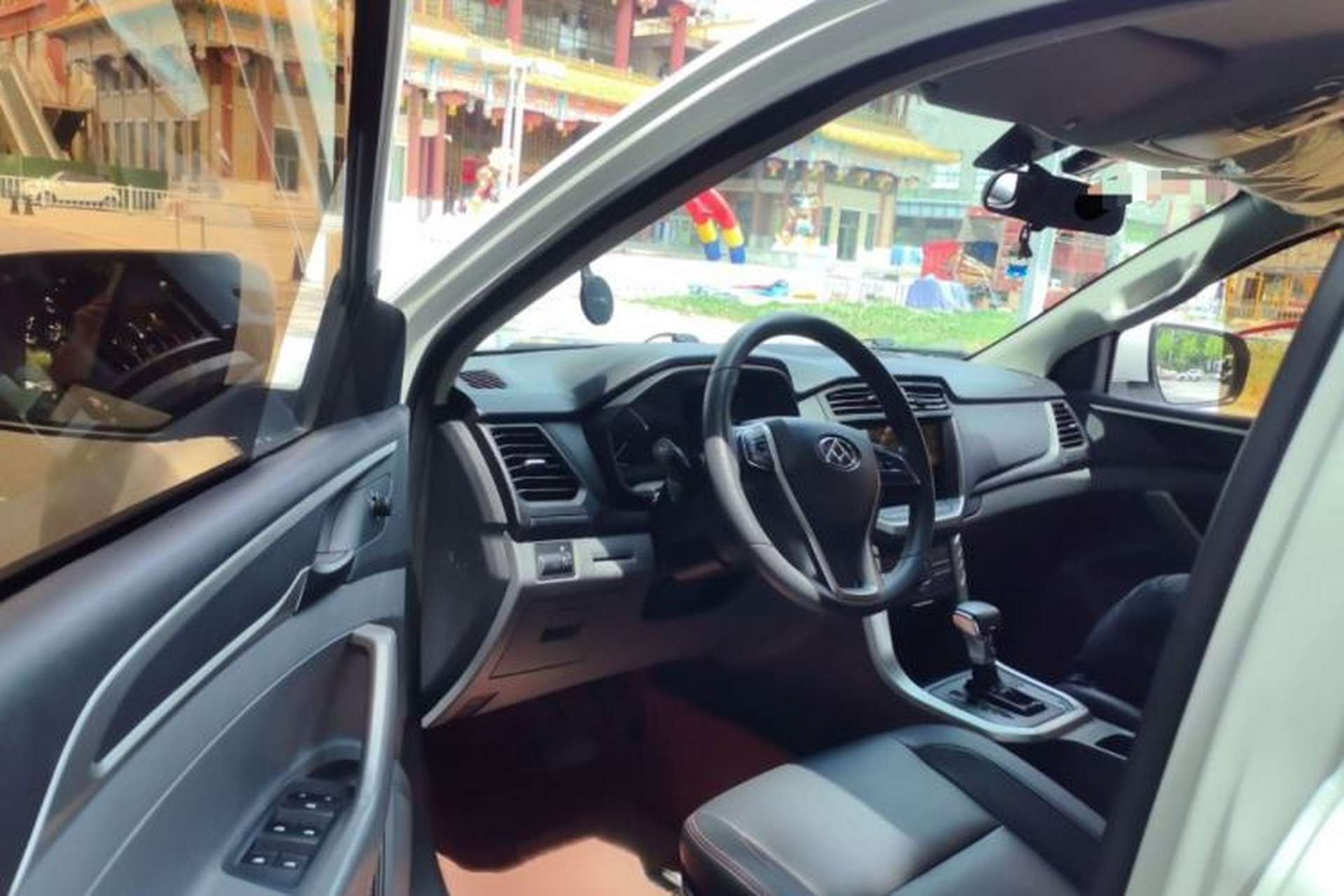 Used SAIC MAXUS T60 2017 2.0T Gasoline Automatic Two-Wheel Drive High-Ride Comfort-Grade Standard Cabin Interior 3