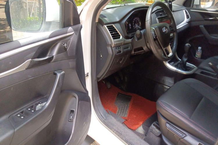 Used SAIC MAXUS T60 2017 2.4L Gasoline Manual 4x4 High-Profile Elite Standard Cabin Interior 3