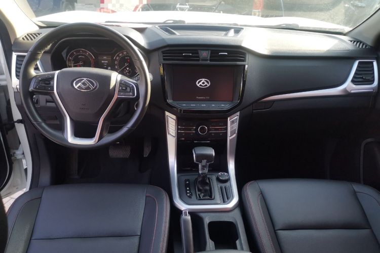 Used SAIC MAXUS T60 2017 2.0T Gasoline Automatic 4x4 High-Profile Luxury Standard Cab Interior 3