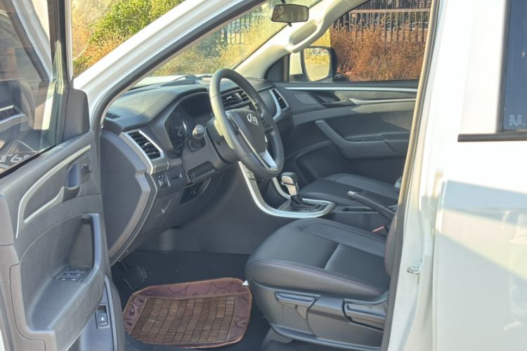 Used SAIC MAXUS T60 2017 2.0T Gasoline Automatic 4x4 High-Ride Elite Standard Cabin Interior 5