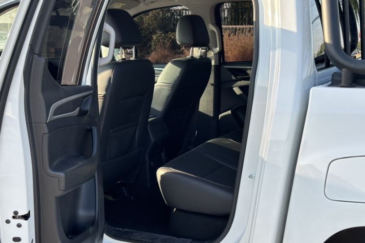 Used SAIC MAXUS T60 2017 2.0T Gasoline Automatic 4x4 High-Ride Elite Standard Cabin Interior 6