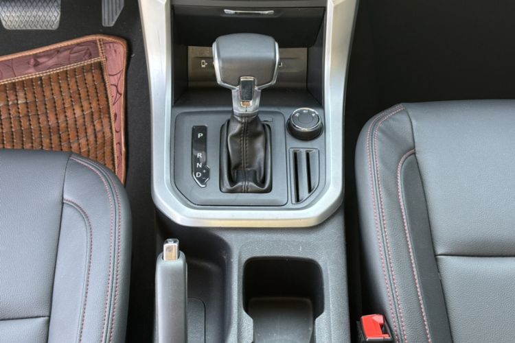 Used SAIC MAXUS T60 2017 2.0T Gasoline Automatic 4x4 High-Ride Elite Standard Cabin Interior 7