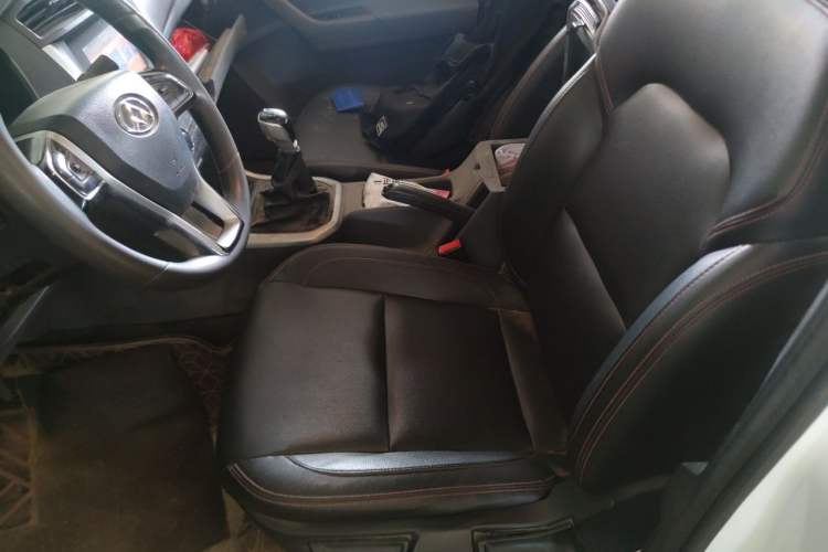 Used SAIC MAXUS T60 2017 2.8T Diesel Manual Two-Wheel Drive High-Ride Comfort Plus Long-Body Emission Standard V Left Front Seat