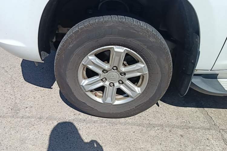 Used SAIC MAXUS T60 2017 2.0T Gasoline Automatic Two-Wheel Drive High-Ride Elite Standard Cabin Left Front Wheel Hub