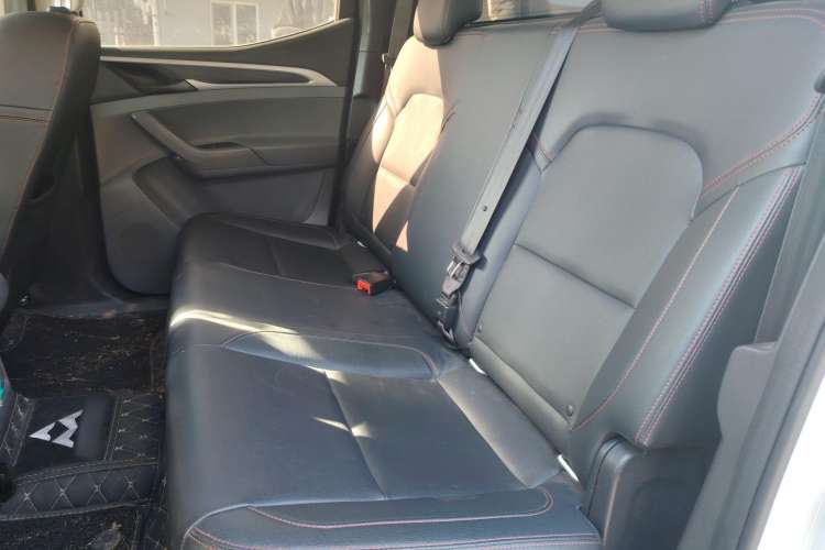Used SAIC MAXUS T60 2017 2.0T Gasoline Automatic Two-Wheel Drive High-Ride Elite Standard Cabin Left Rear Seat