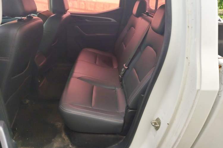 Used SAIC MAXUS T60 2017 2.8T Diesel Manual 4x4 High-Ride Elite Long-Body China V-Emission Standard Left Rear Seat