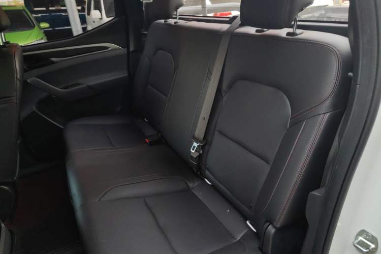 Used SAIC MAXUS T60 2017 2.4L Gasoline Manual Transmission Two-Wheel Drive Low-Profile Comfort Edition Standard Cabin Left Rear Seat