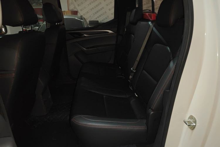 Used SAIC MAXUS T60 2017 2.8T Diesel Automatic 4x4 High-Ride Comfort Edition Standard Cabin China V Emission Standard Left Rear Seat