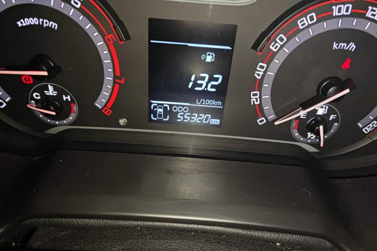 Used SAIC MAXUS T60 2017 2.4L Gasoline Manual Transmission Two-Wheel Drive High Ground Clearance Comfort Edition Standard Cabin Odometer Close Up