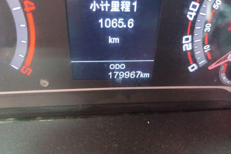 Used SAIC MAXUS T60 2017 2.8T Diesel Manual 4x4 High-Ride Elite Long-Body China V-Emission Standard Odometer Close Up