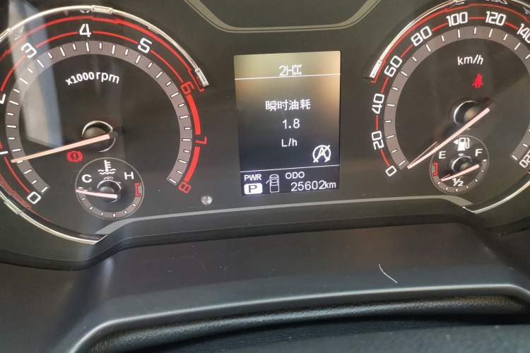 Used SAIC MAXUS T60 2017 2.0T Gasoline Automatic 4x4 High-Profile Luxury Standard Cab Odometer Close Up