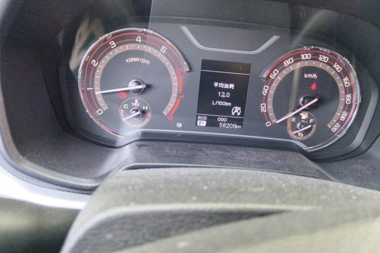Used SAIC MAXUS T60 2017 2.0T Gasoline Automatic Two-Wheel Drive High-Ride Comfort-Grade Standard Cabin Odometer Close Up