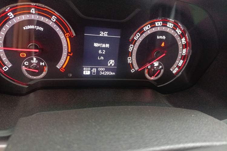 Used SAIC MAXUS T60 2017 2.0T Gasoline Automatic 4x4 High-Ride Elite Standard Cabin Odometer Close Up
