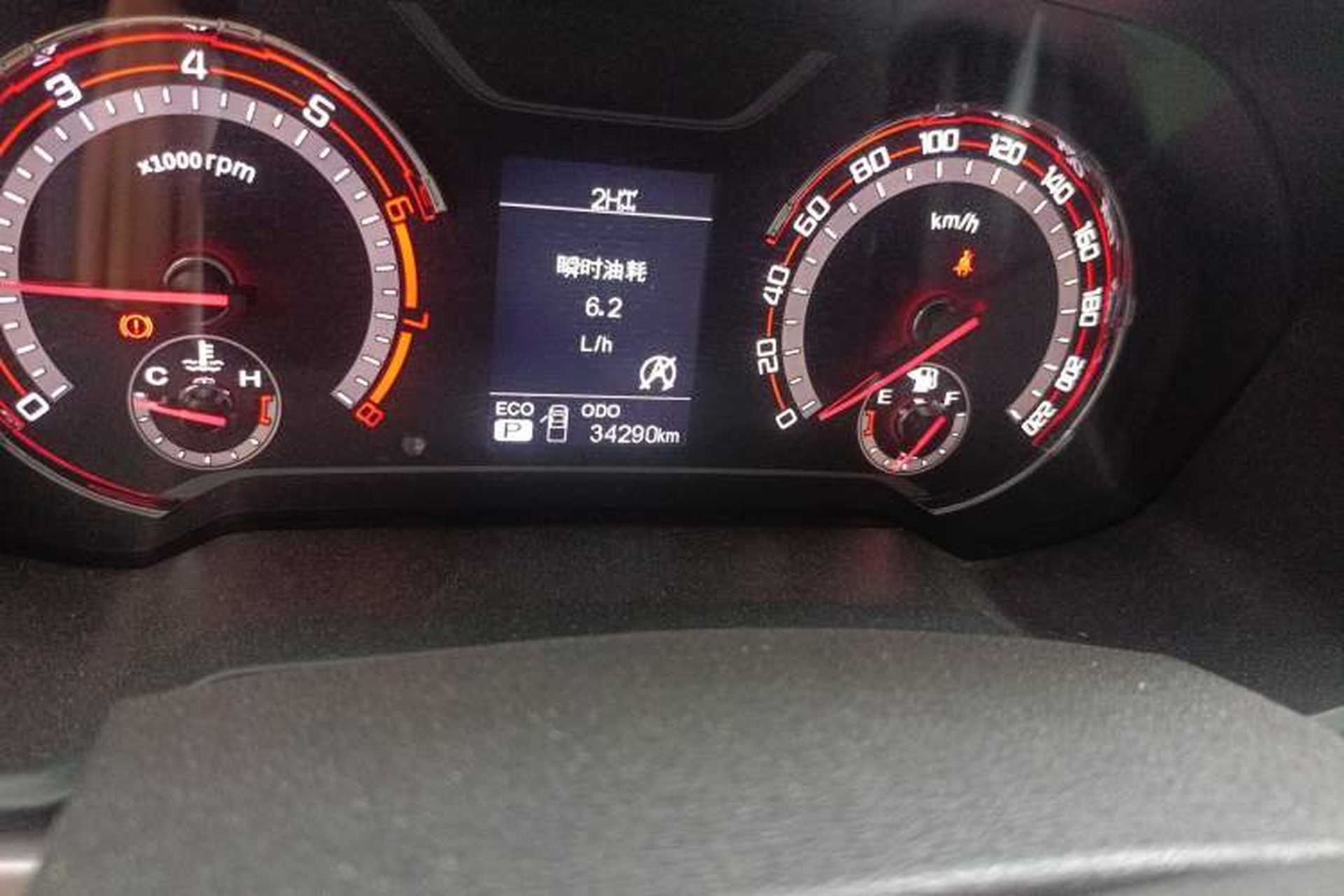 Used SAIC MAXUS T60 2017 2.0T Gasoline Automatic 4x4 High-Ride Elite Standard Cabin Odometer Close Up